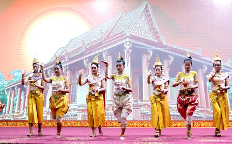 Ngày hội Văn hóa, Thể thao và Du lịch đồng bào Khmer Nam bộ lần thứ VIII được tổ chức nhằm tôn vinh những giá trị văn hóa truyền thống tốt đẹp, giữ gìn và phát huy bản sắc văn hóa của đồng bào Khmer Nam Bộ.