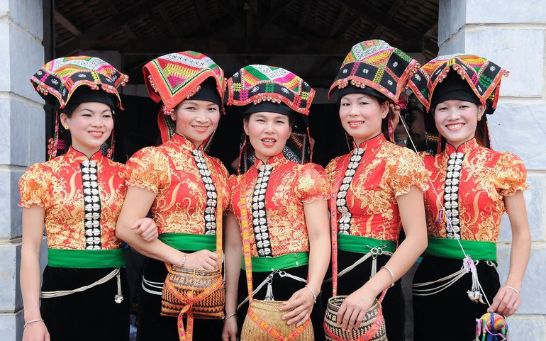 Một bộ trang phục phụ nữ truyền thống của người Thái gồm Áo, váy, khăn, thắt lưng, xà cạp và các loại trang sức. Ảnh tư liệu Làng Văn hóa các Dân tộc Việt Nam
