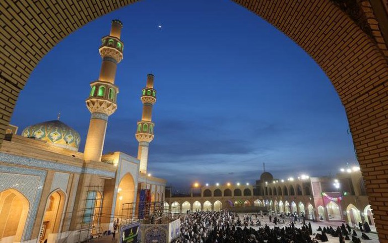 Tháng Ramadan bắt đầu từ lần nhìn thấy trăng lưỡi liềm đầu tiên trong tháng cho đến lần nhìn thấy tiếp theo