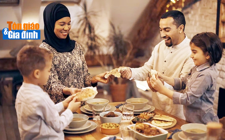 Gia đình cùng nhau ăn tối trong tháng Ramadan (Nguồn: iStock)