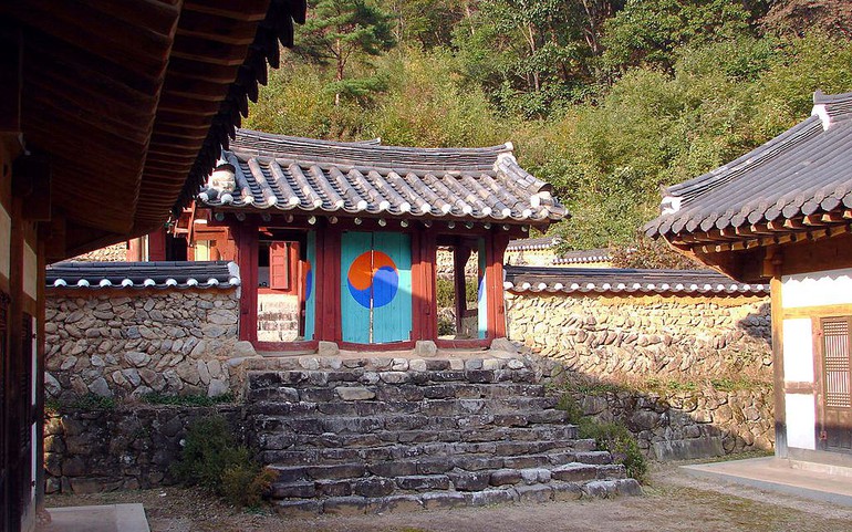 Một ngôi đền Shaman giáo còn tồn tại ở Hàn Quốc.