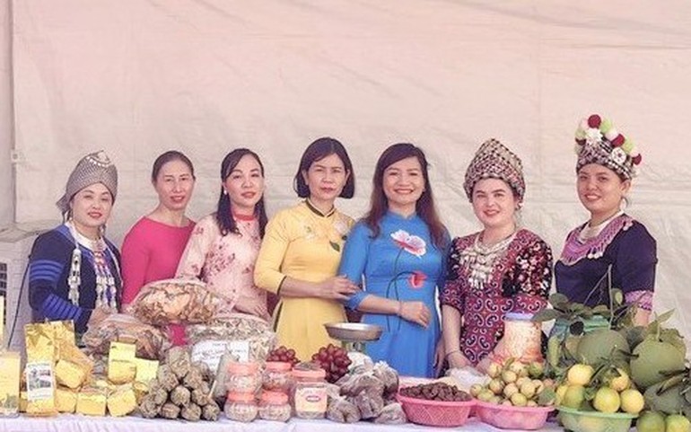 Hội LHPN huyện Văn Chấn, Yên Bái, tích cực giới thiệu sản phẩm vùng miền tại các hội chợ...