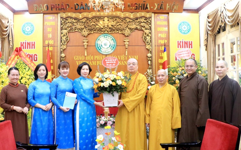 Đoàn cán bộ Hội LHPN Hà Nội đến thăm, chúc mừng Trung ương Giáo hội Phật giáo Việt Nam