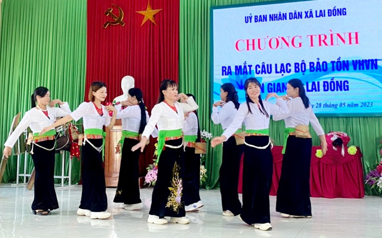 Câu lạc bộ văn hóa - văn nghệ dân gian loại hình hát Ví, hát Rang, chàm Đuống  xã Lai Đồng, Tân Sơn, Phú Thọ
