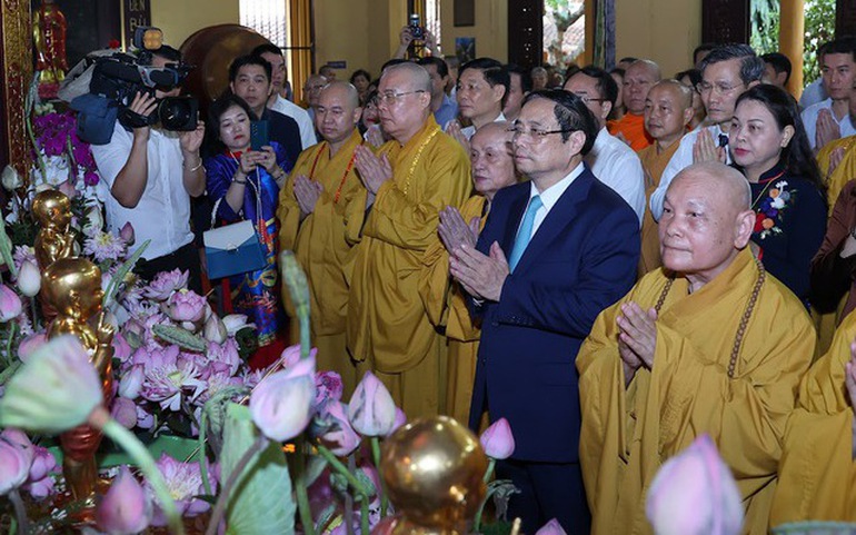 Thủ tướng Phạm Minh Chính tham dự Đại lễ Phật đản Phật lịch 2567 - Dương lịch 2023 tại Chùa Quán Sứ, Hà Nội. Ảnh: VGP/Nhật Bắc