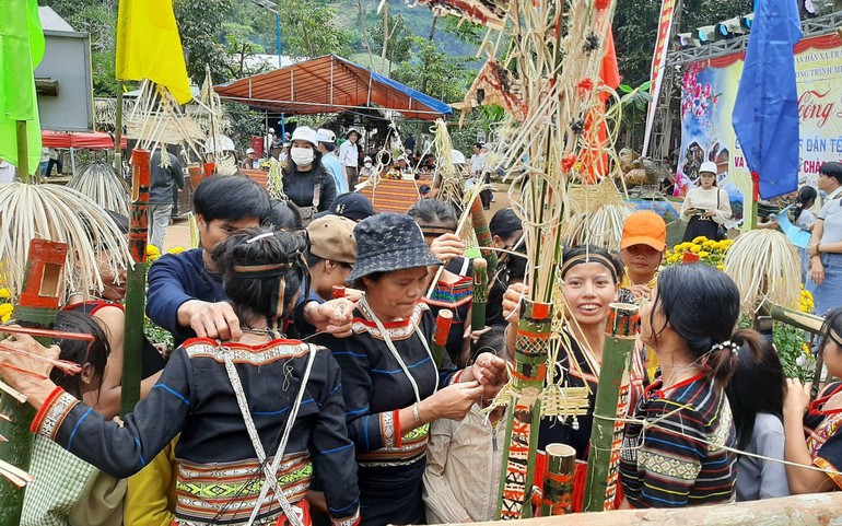 Một lễ hội của người dân tộc Xơ Đăng, Quảng Nam
