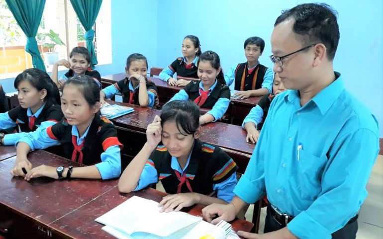 Trong vòng 5 năm ở Thừa Thiên Huế có gần 200 học sinh học tiếng Tà Ôi, Cơ Tu và Pa Kô đã đọc thông, viết thạo chữ viết dân tộc mình.