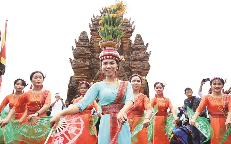 Đồng bào dân tộc Chăm ở Ninh Thuận vui đón lễ hội Ka tê. Ảnh minh họa: Nguyễn Văn Bình