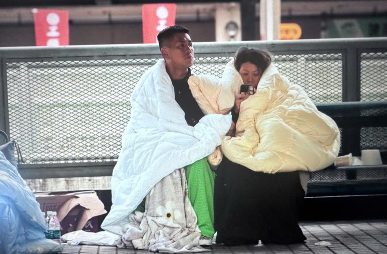 Vụ cháy kinh hoàng ở Hồng Kông: Số người chết tăng lên 83 và cuộc chiến sinh tử của lính cứu hỏa- Ảnh 5.