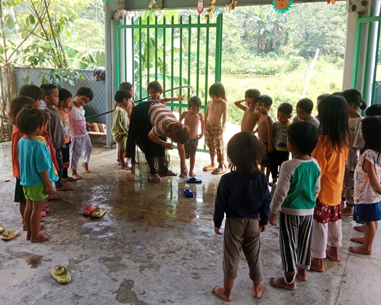 Lớp học của bố Yến giữa đại ngàn Trà Vân- Ảnh 2.