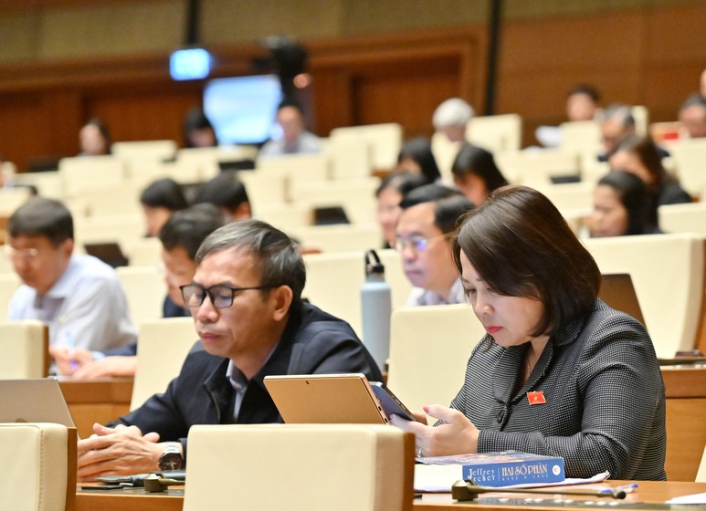 Đảm bảo công bằng, quan tâm chăm sóc sức khỏe người dân và công tác y tế vùng sâu, vùng xa- Ảnh 2. Đảm bảo công bằng, quan tâm chăm sóc sức khỏe người dân và công tác y tế vùng sâu, vùng xa- Ảnh 2.