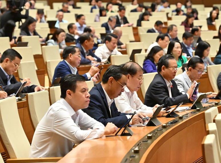 Đảm bảo công bằng, quan tâm chăm sóc sức khỏe người dân và công tác y tế vùng sâu, vùng xa- Ảnh 3. Đảm bảo công bằng, quan tâm chăm sóc sức khỏe người dân và công tác y tế vùng sâu, vùng xa- Ảnh 3.