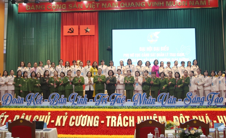 Phụ nữ Cục C10 tiên phong trong giáo dục, cảm hóa phạm nhân- Ảnh 2. Phụ nữ Cục C10 tiên phong trong giáo dục, cảm hóa phạm nhân- Ảnh 2.