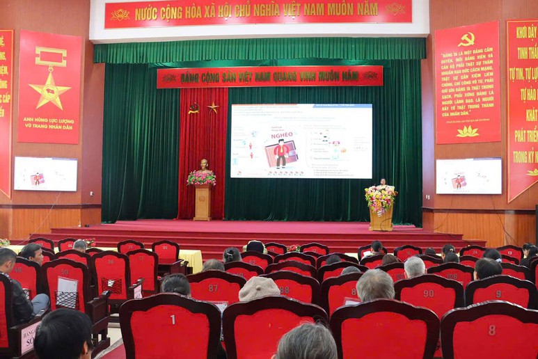 Thoát nghèo không chỉ... bằng tiền- Ảnh 2.