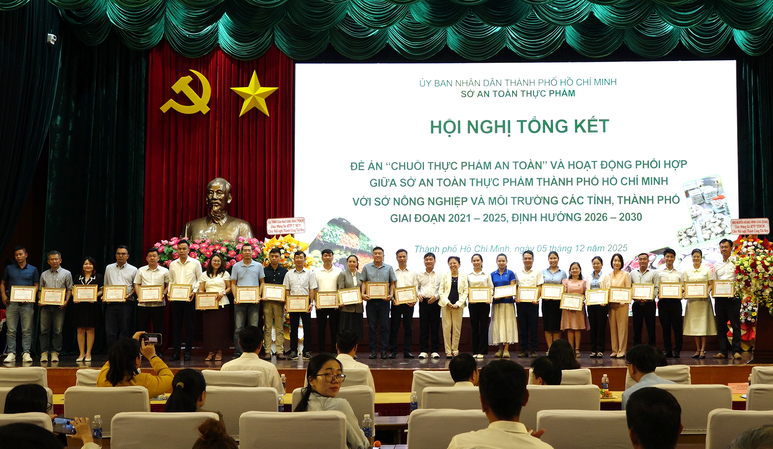 TPHCM đảm bảo an toàn thực phẩm với chiến lược "Chuỗi thực phẩm an toàn"- Ảnh 6. TPHCM đảm bảo an toàn thực phẩm với chiến lược "Chuỗi thực phẩm an toàn"- Ảnh 6.