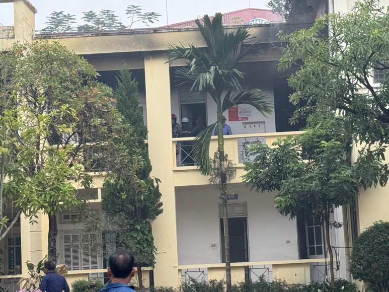 Cháy lớn tại trường học ở Hà Nội, hàng trăm học sinh phải sơ tán khẩn cấp- Ảnh 3. Cháy lớn tại trường học ở Hà Nội, hàng trăm học sinh phải sơ tán khẩn cấp- Ảnh 3.