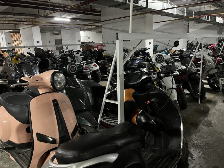 Bộ Xây dựng khảo sát chung cư HH Linh Đàm sau vụ cư dân bị từ chối trông giữ xe điện- Ảnh 1.