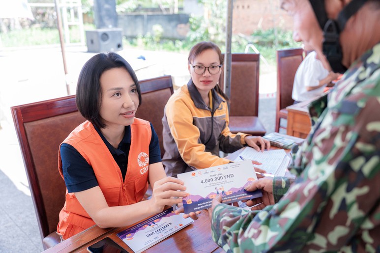 Trao tiền mặt trước Tết, tiếp sức hơn 1.000 hộ dân Đắk Lắk, Gia Lai ứng phó hậu quả thiên tai- Ảnh 2.