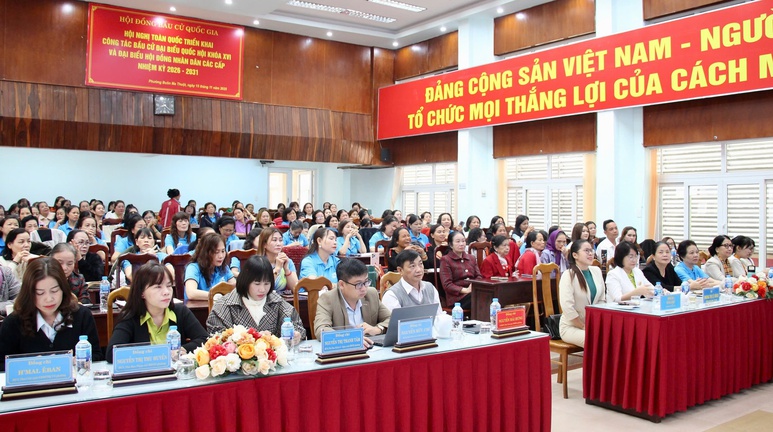 Đắk Lắk: Nâng cao nhận thức về vai trò của nữ đại biểu dân cử trong phát triển kinh tế - xã hội địa phương- Ảnh 2.