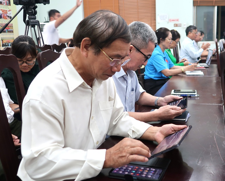 Đẩy mạnh "Bình dân học vụ số" qua những "đại sứ số" khu phố ở TPHCM- Ảnh 3.