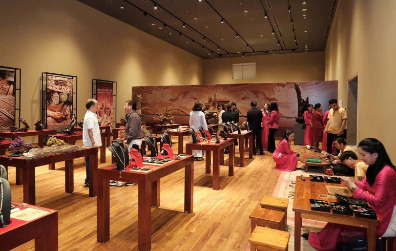 Trải nghiệm chế tác trầm hương truyền thống- Ảnh 1.