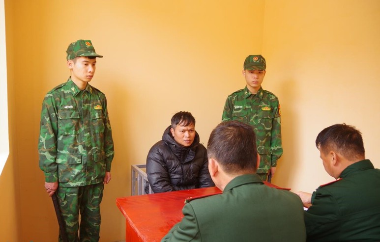 Cao điểm đấu tranh phòng, chống xuất nhập cảnh trái phép qua biên giới Việt - Trung- Ảnh 1.