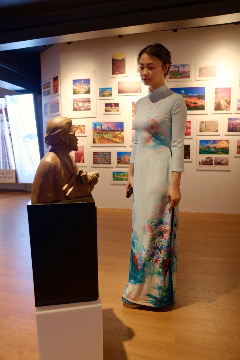 Không gian triển lãm hình ảnh kết hợp với nghệ thuật xếp đặt góp phần mang lại nhiều cảm xúc mới mẻ cho công chúng