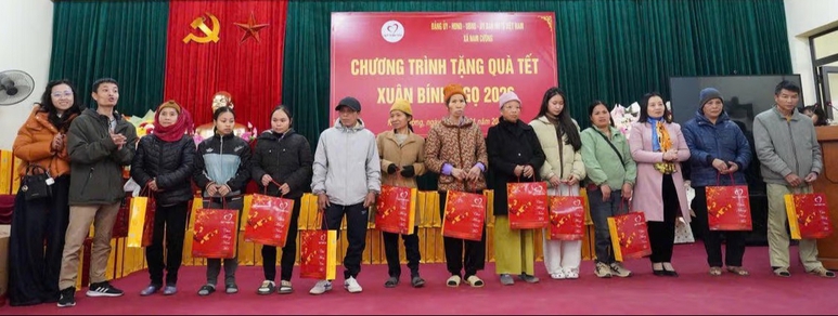 Mặt trận Tổ quốc các cấp mang Tết ấm áp, nghĩa tình đến với người nghèo- Ảnh 2.