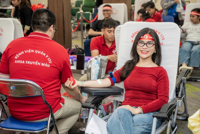 Amway Việt Nam lần thứ 6 đồng hành cùng Chương trình Chủ nhật Đỏ- Ảnh 1. Amway Việt Nam lần thứ 6 đồng hành cùng Chương trình Chủ nhật Đỏ- Ảnh 1.