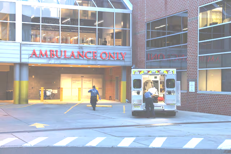 Hình ảnh lối vào khu vực xe cứu thương tại Bệnh viện Đại học Robert Wood Johnson ở New Brunswick, New Jersey, Hoa Kỳ, ngày 4/8/2025 REUTERS/Shannon Stapleton Hình ảnh lối vào khu vực xe cứu thương tại Bệnh viện Đại học Robert Wood Johnson ở New Brunswick, New Jersey, Hoa Kỳ, ngày 4/8/2025 REUTERS/Shannon Stapleton