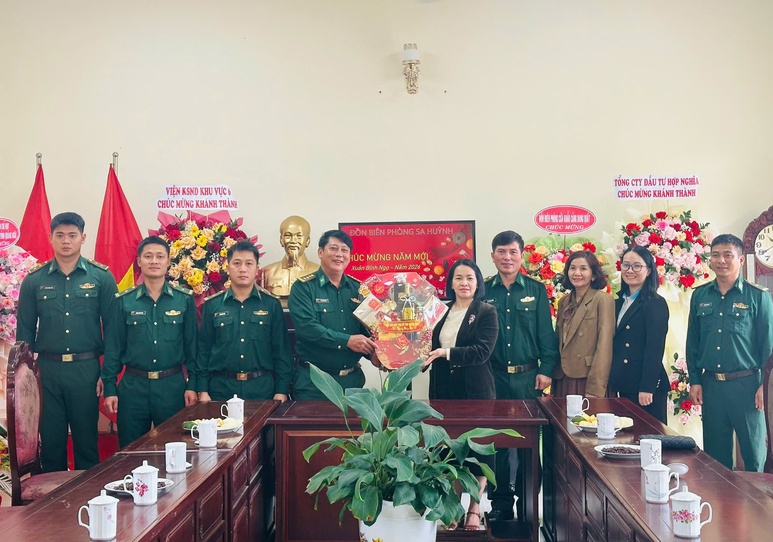 Hội LHPN tỉnh Quảng Ngãi mang mùa xuân ấm áp đến các gia đình chính sách, con đỡ đầu- Ảnh 1. Hội LHPN tỉnh Quảng Ngãi mang mùa xuân ấm áp đến các gia đình chính sách, con đỡ đầu- Ảnh 1.