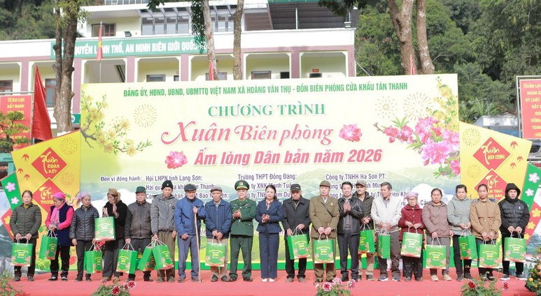 Chung sức chăm lo người dân vùng biên đón Tết- Ảnh 1.