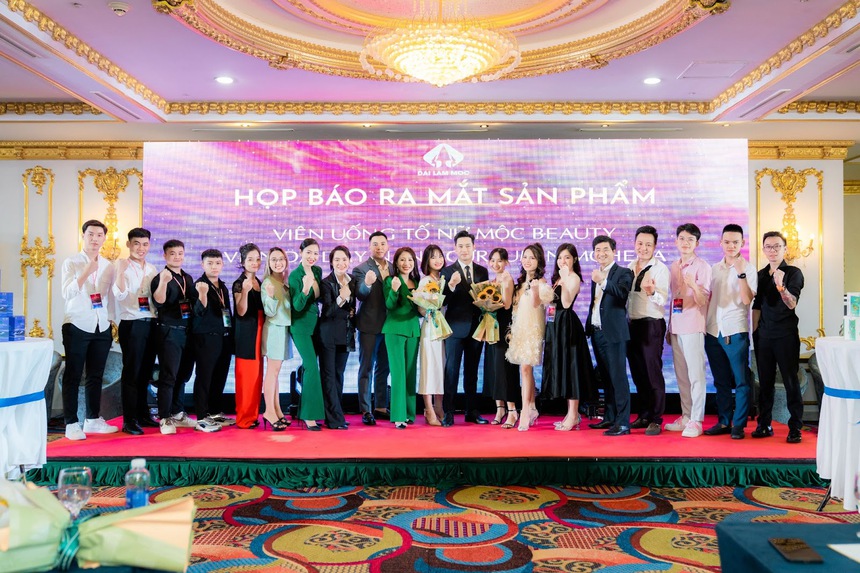 Đội ngũ nhân viên Đại Lâm Mộc Group trong buổi lễ ra mắt sản phẩm