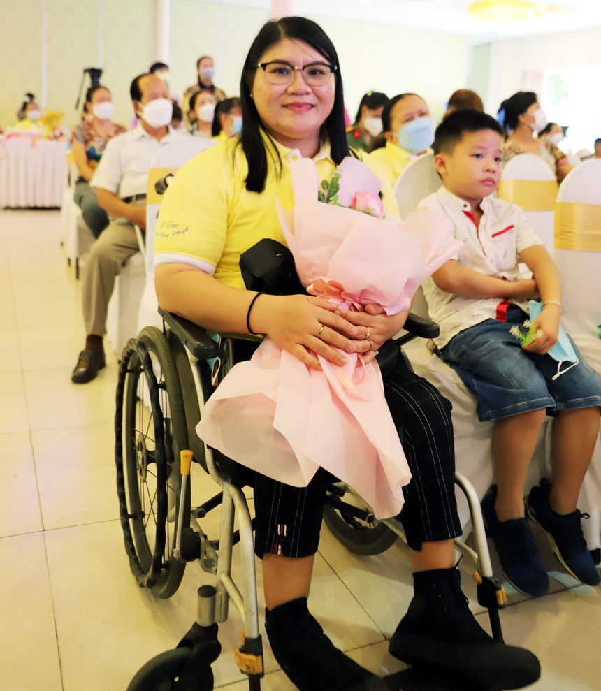 "Tiếp lửa" cho nhiều phụ nữ khuyết tật - Ảnh 1. Chị Mỹ Ngọc - một trong những người tiếp lửa cho những phụ nữ khuyết tật hiện nay