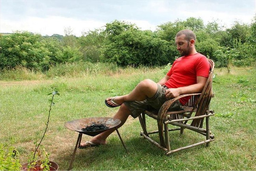 Cuộc sống của người đàn ông &quot;siêu phàm&quot;: Sống không tiền suốt 15 năm - Ảnh 2.