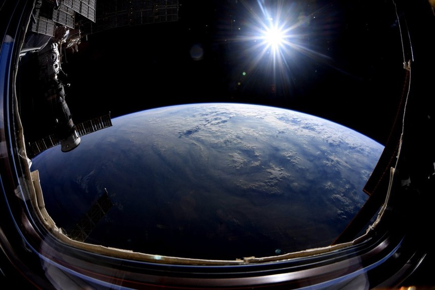 Nhìn Trái đất từ không gian sẽ nhận ra điều "loài người  tự dối mình" - Ảnh 1.