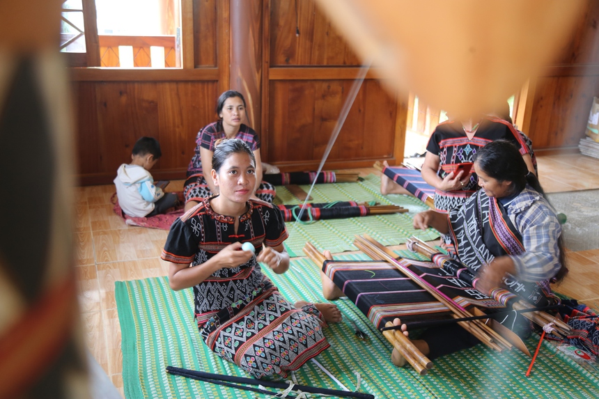 Nghề dệt Zèng truyền thống của đồng bào Tà Ôi: Niềm hy vọng thoát nghèo của phụ nữ miền núi A Lưới - Ảnh 3.
