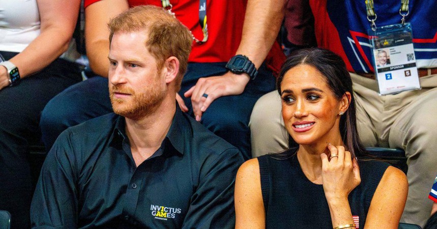 Meghan gives Harry 'ultimatum' after being mocked in famous cartoon - Photo 1.