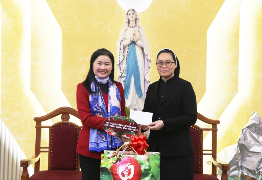 Hội LHPN Việt Nam thăm, chúc mừng Giáng sinh tại Hà Nội- Ảnh 2.