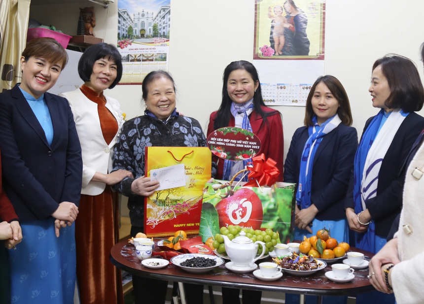 Hội LHPN Việt Nam thăm, chúc mừng Giáng sinh tại Hà Nội- Ảnh 3.