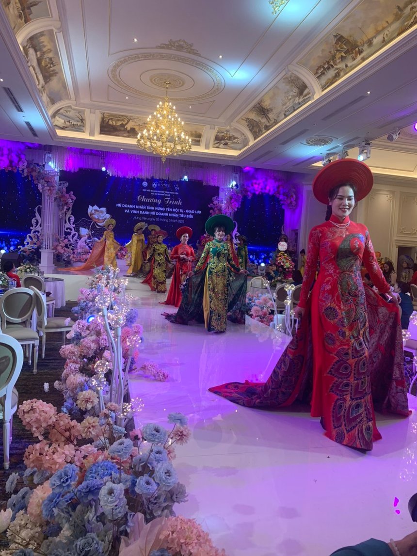 Hưng Yên vinh danh nữ doanh nhân tiêu biểu - Ảnh 2. Hưng Yên vinh danh nữ doanh nhân tiêu biểu - Ảnh 2.