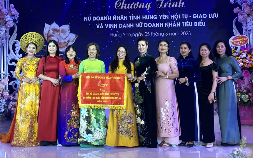 Hội Nữ Doanh nhân Hưng Yên: Hỗ trợ sinh kế cho phụ nữ nghèo và kết nối đỡ đầu trên 200 trẻ mồ côi - Ảnh 3. Hội Nữ Doanh nhân Hưng Yên: Hỗ trợ sinh kế cho phụ nữ nghèo và kết nối đỡ đầu trên 200 trẻ mồ côi - Ảnh 3.