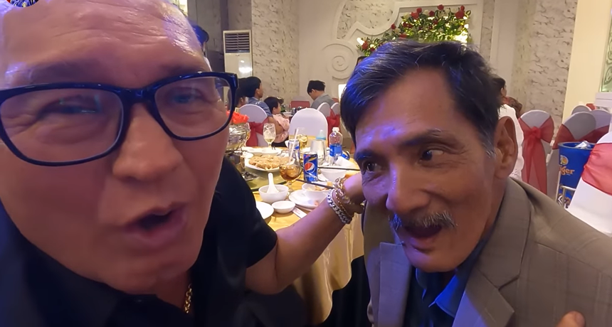 Nghệ sĩ Thương Tín tuổi 67: Sức khỏe rất yếu, đứng hát không vững nhưng vẫn đi hát đám cưới - Ảnh 2. Nghệ sĩ Thương Tín tuổi 67: Sức khỏe rất yếu, đứng hát không vững nhưng vẫn đi hát đám cưới - Ảnh 2.