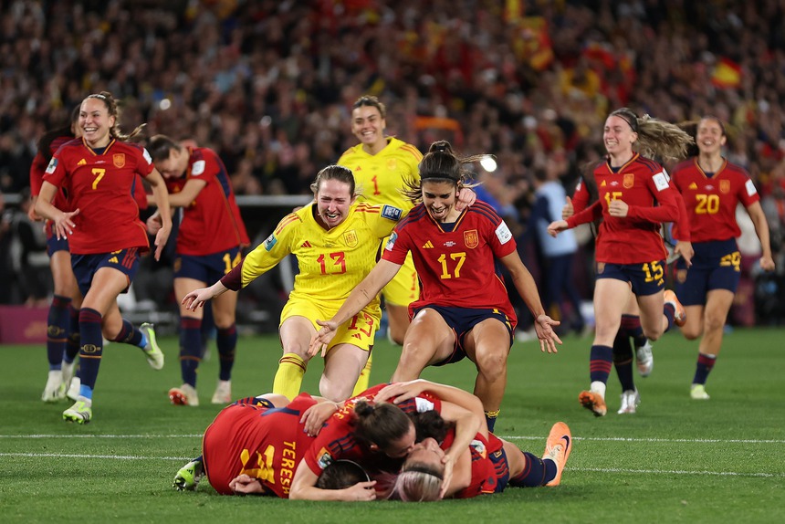 Những hình ảnh tuyệt đẹp và đầy cảm xúc sau trận chung kết World Cup nữ 2023 - Ảnh 1.