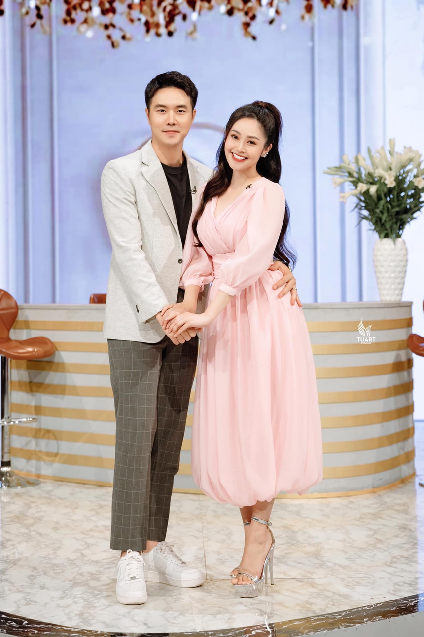 Diễn viên Phùng Đức Hiếu: Vợ là khán giả trung thành và khó tính nhất- Ảnh 1.