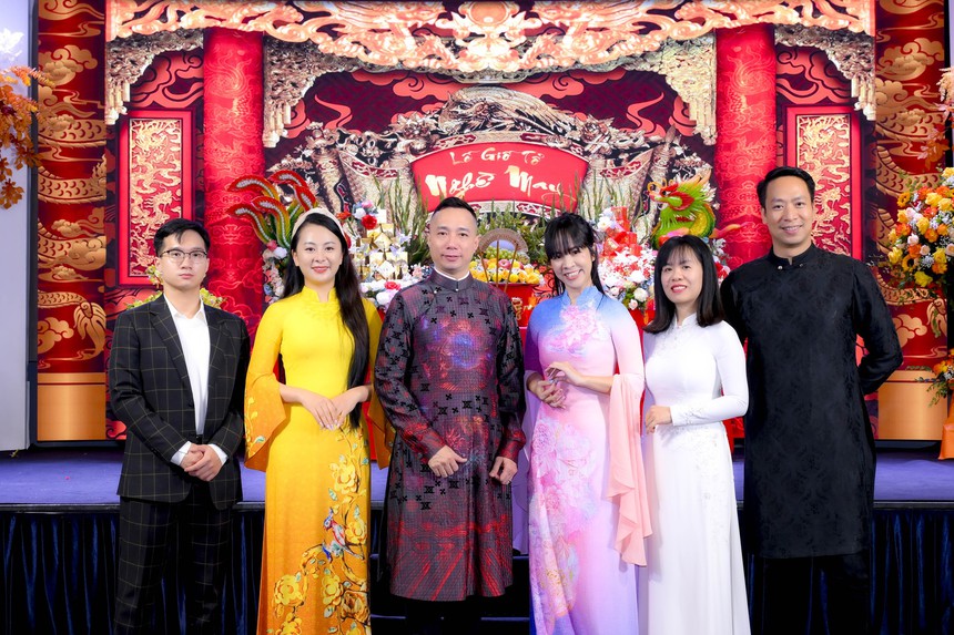 NTK Đỗ Trịnh Hoài Nam, Ban lãnh đạo Sen Vàng Fashion cùng các khách mời tại buổi lễ