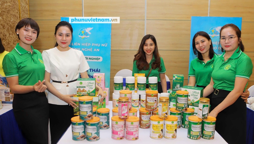 Phụ nữ khởi nghiệp giới thiệu sản phẩm sáng tạo, chất lượng cao made in Vietnam, chinh phục thị trường- Ảnh 3. Phụ nữ khởi nghiệp giới thiệu sản phẩm sáng tạo, chất lượng cao made in Vietnam, chinh phục thị trường- Ảnh 3.
