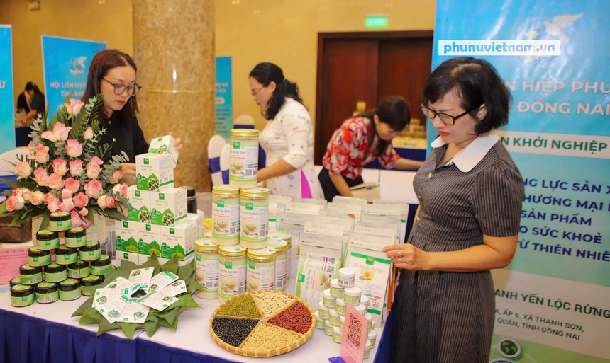 Phụ nữ khởi nghiệp giới thiệu sản phẩm sáng tạo, chất lượng cao made in Vietnam, chinh phục thị trường- Ảnh 5. Phụ nữ khởi nghiệp giới thiệu sản phẩm sáng tạo, chất lượng cao made in Vietnam, chinh phục thị trường- Ảnh 5.