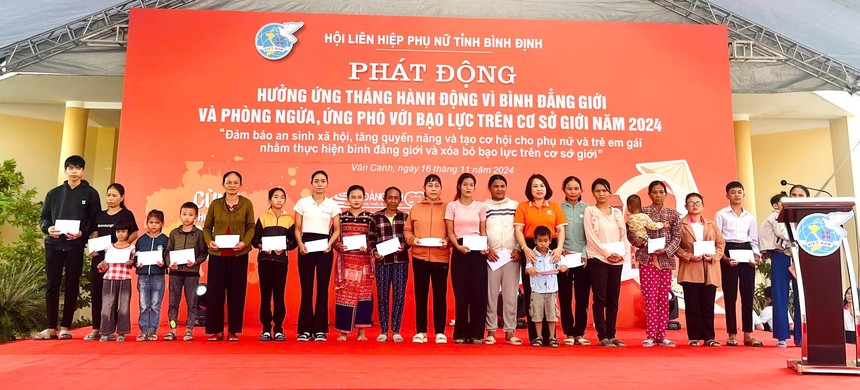 Phụ nữ Bình Định hưởng ứng Tháng hành động vì bình đẳng giới và phòng ngừa, ứng phó với bạo lực trên cơ sở giới - Ảnh 3.