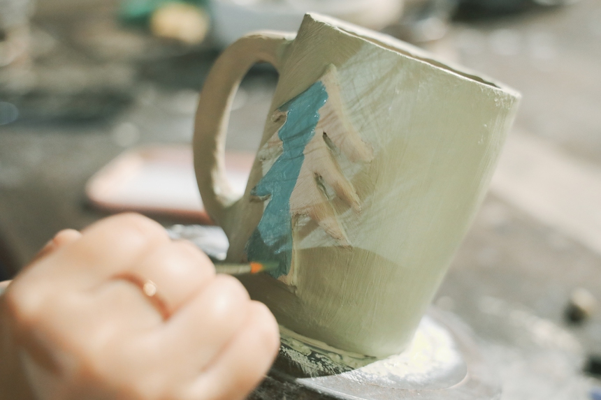 Giới trẻ háo hức trải nghiệm làm gốm thủ công- Ảnh 6.